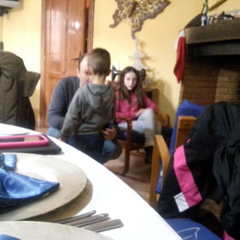 Casa Javier - comedor junto a la chimenea - Vegan Near Me - Bisaurri, HU