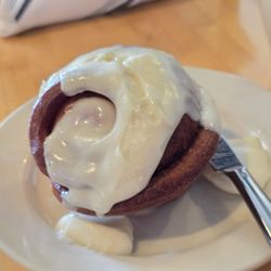 Story Hill BKC - Amazing cinnamon roll!