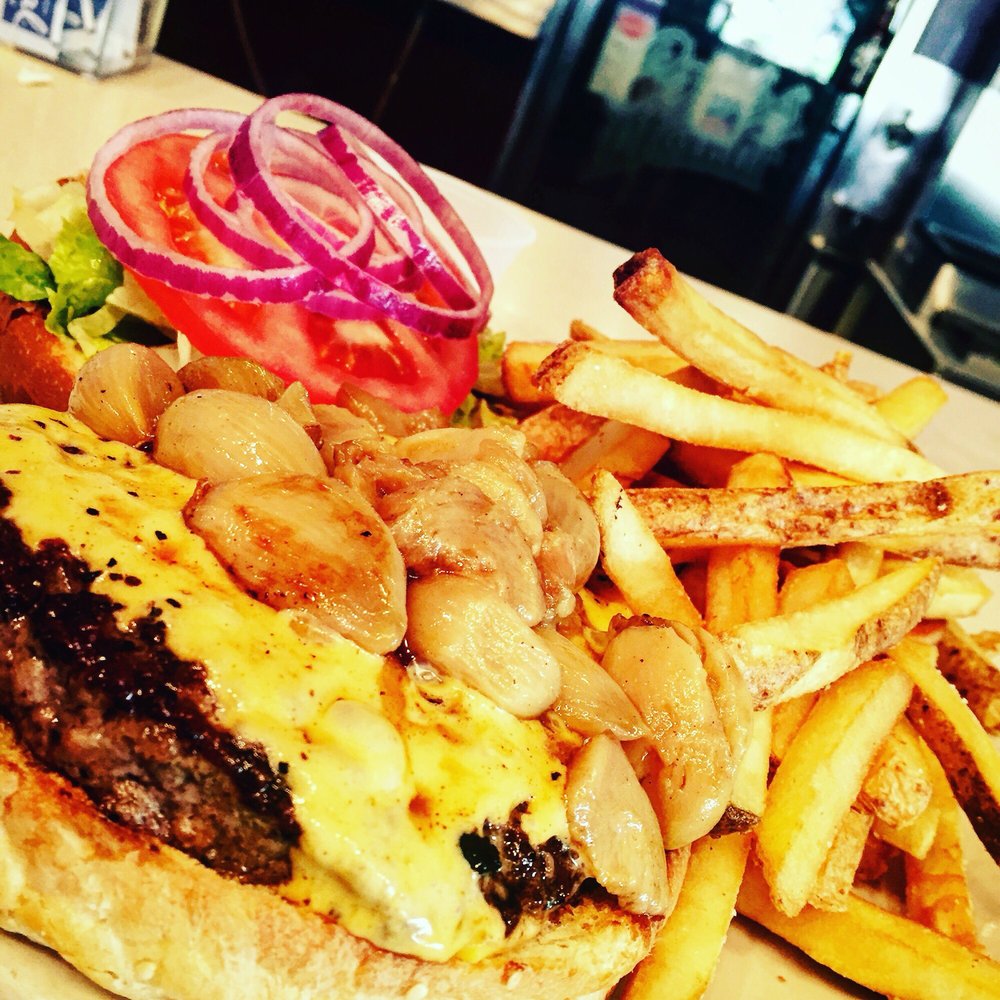 Mike's at the Crossroads - Garlic Burger and fries - American Near Me - Cotati, California