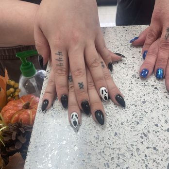 Polish Room 1 - Glendale - Scream mask accent nail for the spooky season - Waxing Near Me - Glendale, Arizona Polish Room 1 - Glendale - Scream mask accent nail for the spooky season - Waxing Near Me - Glendale, Arizona