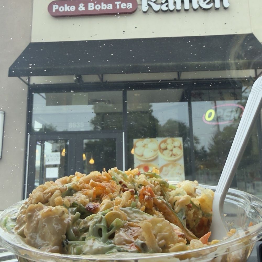 Medium Poké bowl with spicy crab and spicy salmon Medium Poké bowl with spicy crab and spicy salmon