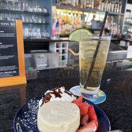 Cheesecake and bourbon with ginger ale. Perfect together Cheesecake and bourbon with ginger ale. Perfect together