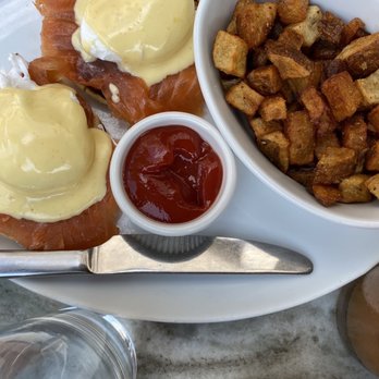 White Maple Café - Salmon Benny (Brunch Menu) - New American Near Me - Ridgewood, New Jersey