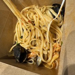 Seafood linguine