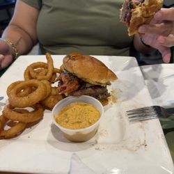 Blue Heron Pizza Pub - The hangover burger