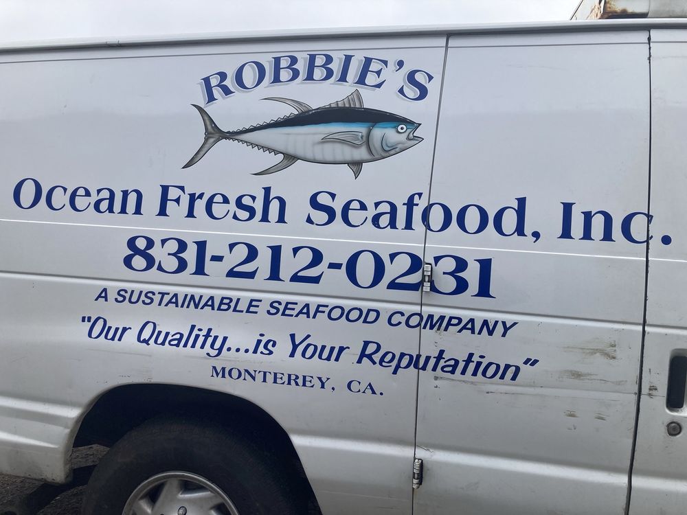 Robbie's Ocean Fresh Seafood Logo