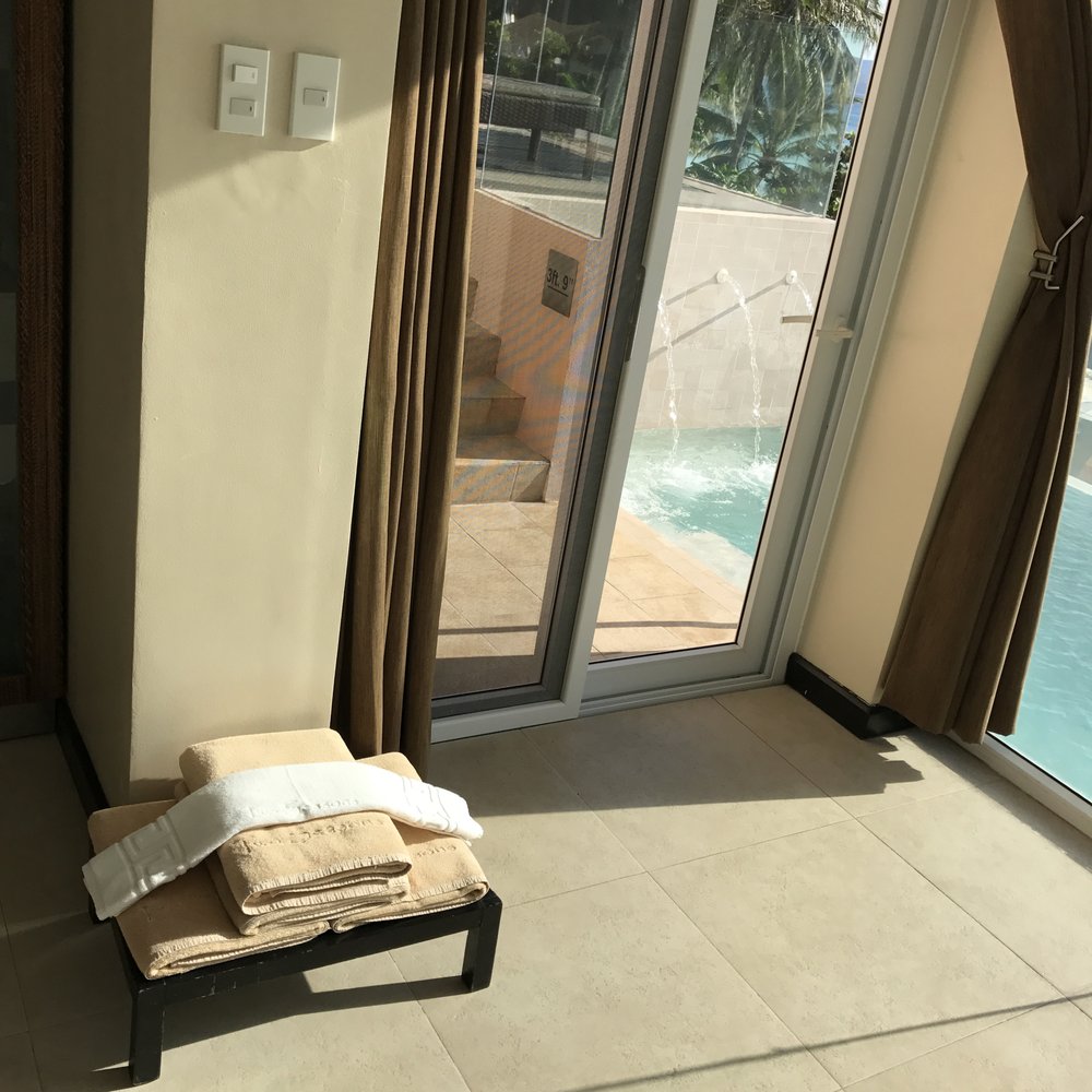 Two Seasons Resorts - Heaven Suite private infinity pool with fountain - Hotels Near Me - Malay, AKL