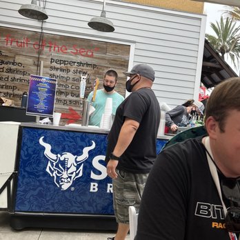 Bubba Gump Shrimp - Another service member not wearing mask properly. - Seafood Near Me - Long Beach, California Bubba Gump Shrimp - Another service member not wearing mask properly. - Seafood Near Me - Long Beach, California
