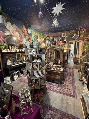 Vintage treasures • Houseplants • Crystals • Boho décor • Unique gifts - At Relic Revival we love to give beautiful things a second life. Here you will find Vintage treasures, Houseplants , Crystals, Boho décor, and other Unique gifts. Come check us out today or give us a call if you have any questions. Vintage treasures • Houseplants • Crystals • Boho décor • Unique gifts - At Relic Revival we love to give beautiful things a second life. Here you will find Vintage treasures, Houseplants , Crystals, Boho décor, and other Unique gifts. Come check us out today or give us a call if you have any questions.