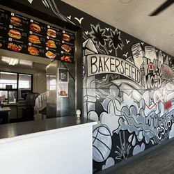 The California Burger - Inside