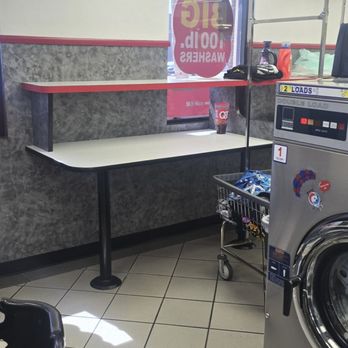 Coin Less Laundry - Place is always clean .. - Laundromat Near Me - Mesa, Arizona