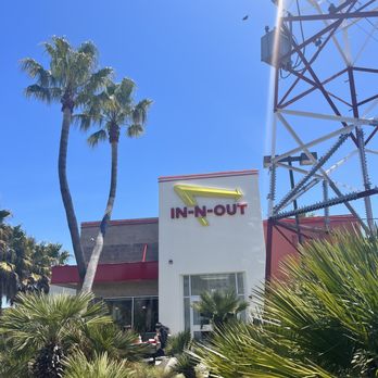 In-N-Out Burger - Fast Food Near Me - Millbrae, California