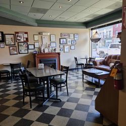 Biscotti Cafe & Pastry Shop - Interior