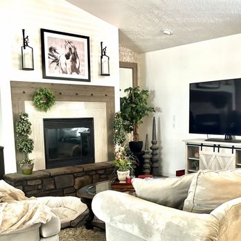 Lucy Dickson Home Staging and Redesign - Living room before staging. - Interior Design Near Me Lucy Dickson Home Staging and Redesign - Living room before staging. - Interior Design Near Me