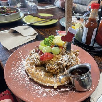 Berkeley Social Club - Waffle and KFC - Breakfast & Brunch Near Me - Berkeley, California