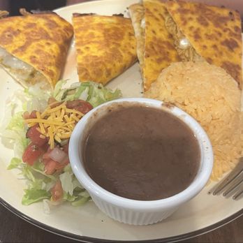 Francesca's On Pawtucket - Chicken Quesdilla Lunch - American Near Me - Pawtucket, Rhode Island