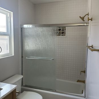 Envision More Renovations - Before converting tub into shower - General Contractors Near Me - Torrance, California