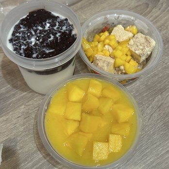 Hui Lau Shan - Mango sago, mango crisp, coconut jelly with black rice - Desserts Near Me - Milpitas, California