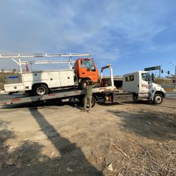 Speedee Towing - "Big Orange" getting a lift !