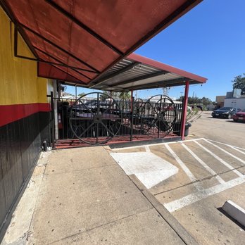 Tornado Burger - Exterior - Burgers Near Me - Stafford, Texas Tornado Burger - Exterior - Burgers Near Me - Stafford, Texas