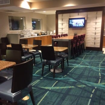 SpringHill Suites by Marriott Phoenix Glendale/Peoria - Breakfast area/lounge - Hotels Near Me - Glendale, Arizona