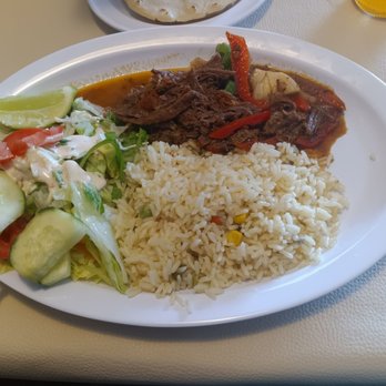 El Boritracho - Stewed beef with rice and salad. - Salvadoran Near Me - Citrus Heights, California