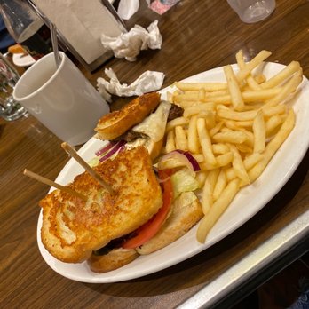 Ruby's Diner - Dinner with the family - Burgers Near Me - Anaheim, California Ruby's Diner - Dinner with the family - Burgers Near Me - Anaheim, California