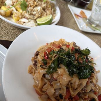 Songkran Thai Kitchen - Drunken noodles and crab fried rice! - Thai Near Me - Houston, Texas Songkran Thai Kitchen - Drunken noodles and crab fried rice! - Thai Near Me - Houston, Texas