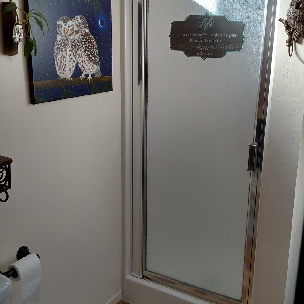 The Best Nest - Shower. Small, but still nice. - Bed & Breakfast Near Me - Atascadero, California