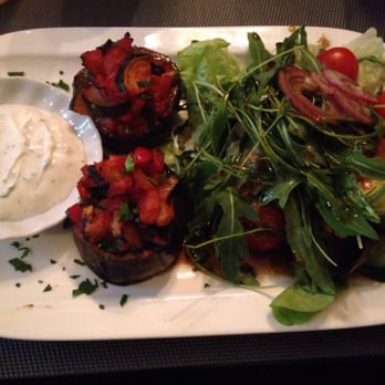 Oceans - Vorspeise: Auberginen-Medallion mit Gemüsewüefel und Minz-Yoghurt 5,90 Euro - Mediterranean Near Me - Frankfurt, HE Oceans - Vorspeise: Auberginen-Medallion mit Gemüsewüefel und Minz-Yoghurt 5,90 Euro - Mediterranean Near Me - Frankfurt, HE