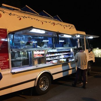 Alvaro's Tacos - a food truck at night - Food Trucks Near Me - Beaverton, Oregon