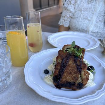 Chéri Rooftop - Grilled blueberry bread & mimosas - Lounges Near Me - Las Vegas, Nevada