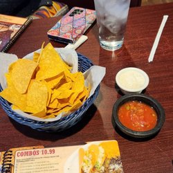 La Carreta Mexican Restaurant - Complimentary Chips And Salsa.