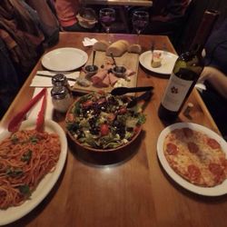 Geppetto's Pizzería - The prices are really good. The food and service was great. I had a wonderful time in a nice atmosphere
