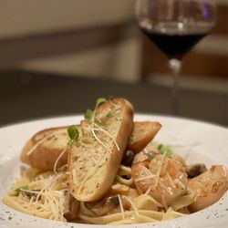 Mezzo Bistro & Bar - Shrimp pasta in white wine cream sauce