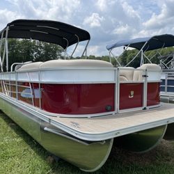 Pleasants Landing at Lake Anna - Pontoon Boats for Sale on Site.