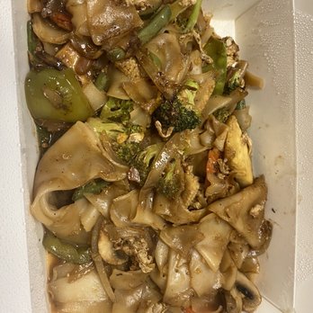 Thai House - Pad see ew - Thai Near Me - Sacramento, California