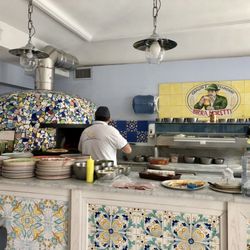 Pizzeria Caprese - Napoli Pizza Oven