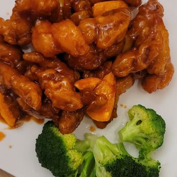 White Peony - Orange chicken (delightfully crispy) with perfectly steamed broccoli. - Chinese Near Me - Tracy, California