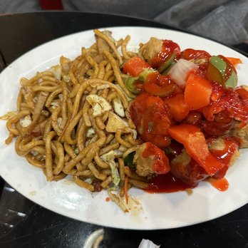 Got Phở? - Lunch Special: Chow mein and sweet and sour pork - Chinese Near Me - Reno, Nevada Got Phở? - Lunch Special: Chow mein and sweet and sour pork - Chinese Near Me - Reno, Nevada