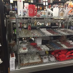 C'est Bon Market & Liquors - Harvard memorabilia for souvenirs