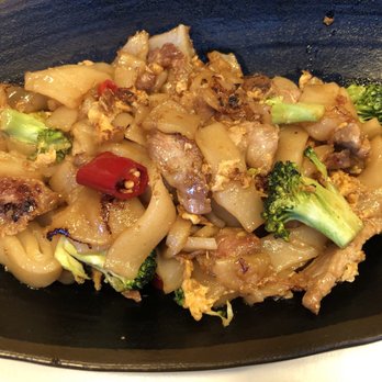 Manam Noodle Soup Bar - Pad see ew. - Thai Near Me - Munich, BY