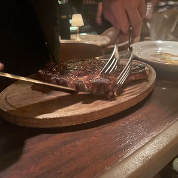 Hy's Steak House - table side serving of the ribeye - Steakhouses Near Me - Honolulu, Hawaii Hy's Steak House - table side serving of the ribeye - Steakhouses Near Me - Honolulu, Hawaii