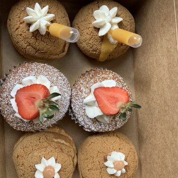Puffs - Passion fruits , strawberry, guava - Desserts Near Me