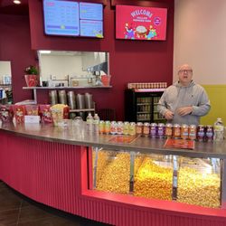 Highland Popcorn - Front desk fresh hot popcorn and friendly staff