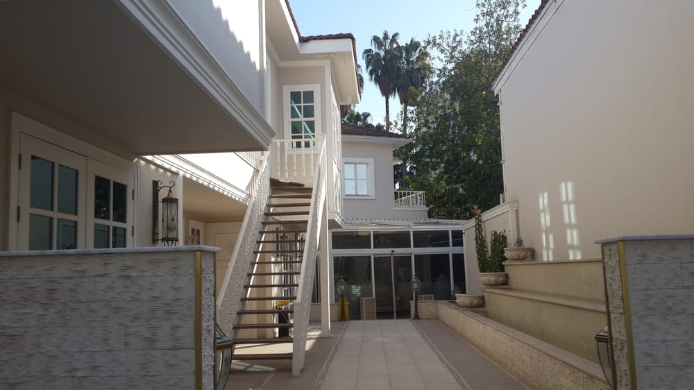 Elegance East Otel