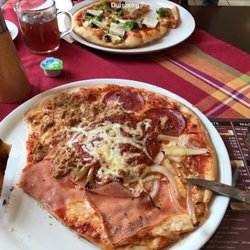 Pizzeria Da Ottavio - Pizza Ottavio (unten) und Pizza Alex