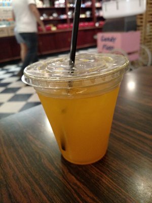Clinton's Soda Fountain by null