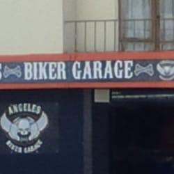 Angeles Biker Garage - El estacionamiento es en la calle.