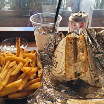 LA Café - Lobster Grilled Cheese - Breakfast & Brunch Near Me - Los Angeles, California